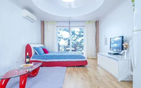 Yeongdeok Pine Pension Отели рядом с достопримечательностью «Yeongdeok Wind Power Complex»