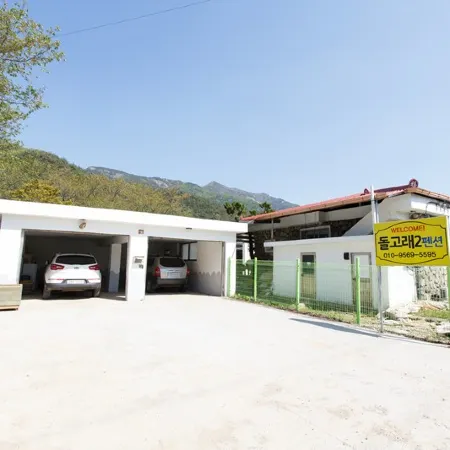 Cheongdo Gangbyeon Dolgorae Pension