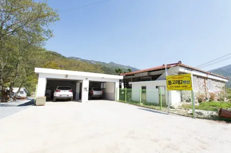 Cheongdo Gangbyeon Dolgorae Pension