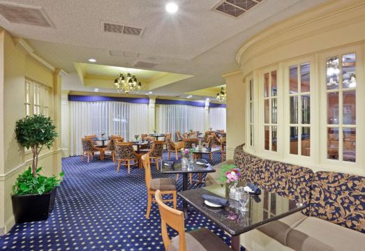 1. 크라운 플라자 ..