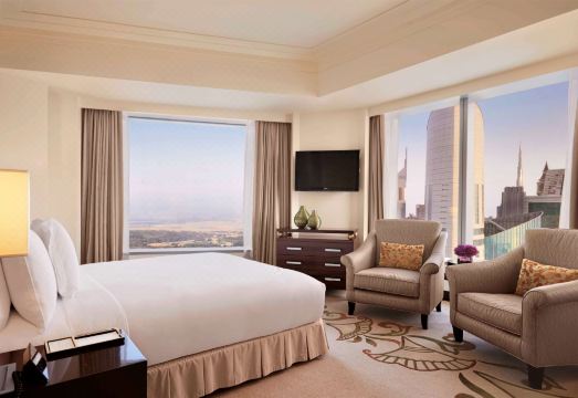 콘래드 두바이 풀과 전망