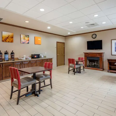 Comfort Inn & Suites Virginia Beach - Norfolk Airport Отели рядом с достопримечательностью «Чикс-Бич»