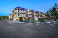 Motel 6 Kirkland, WA - North Kirkland Hotels near Totem Lake Park