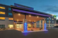 Holiday Inn Express & Suites Milan – Sandusky Area Hotel di Milan Township
