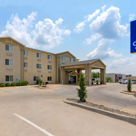 Comfort Inn & Suites Ponca City Near Marland Mansion