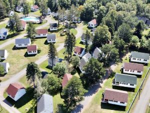 Green Gables Bungalow Court