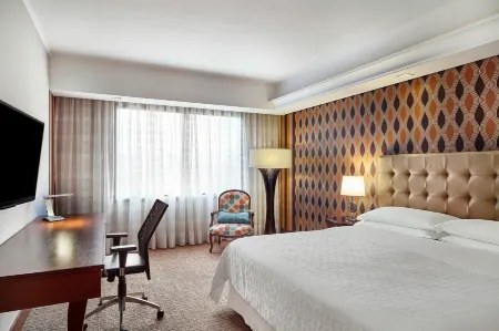 Hilton Porto Alegre Отели рядом с достопримечательностью «Public Library»