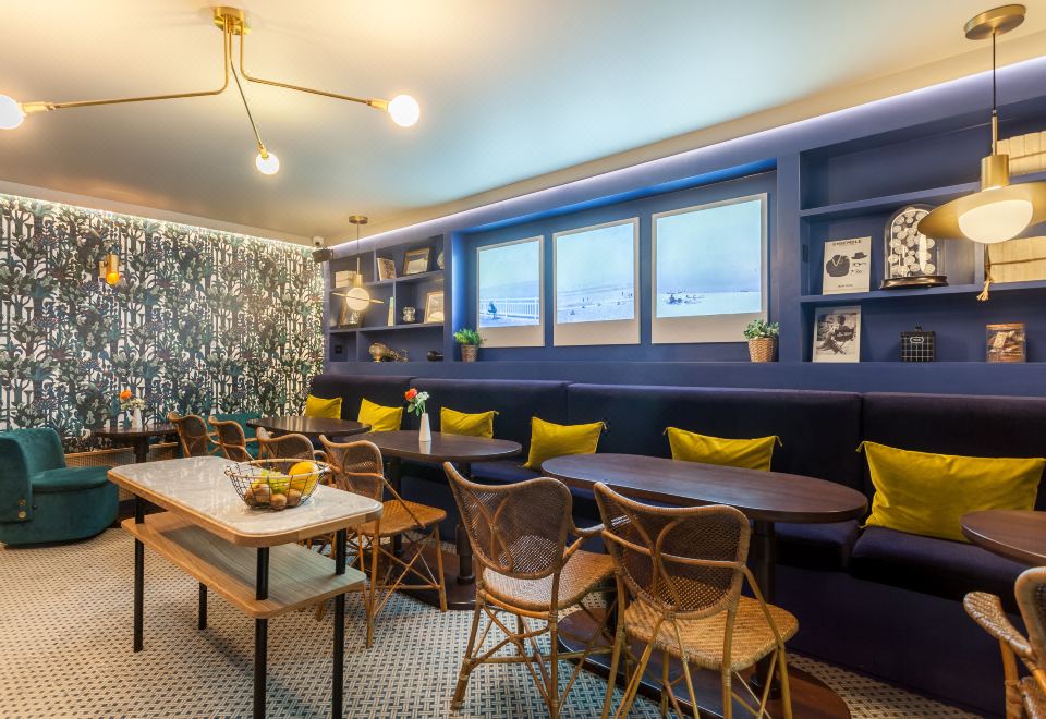 3. 핸섬 호텔 바이..