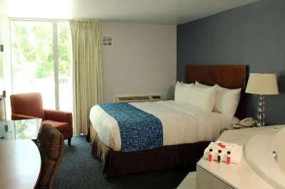 Travelodge by Wyndham Water’s Edge Hotel - Racine