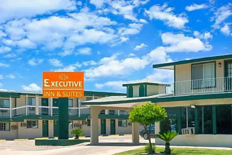 Executive Inn and Kitchenette Suites