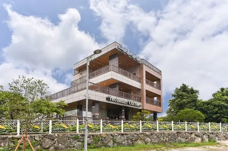 Yeosu Haein Pension Отели рядом с достопримечательностью «Aeyangwon History Hall»