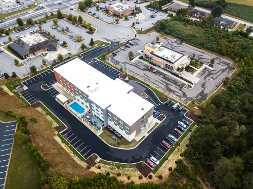 Holiday Inn Express & Suites GAINESVILLE - LAKE LANIER AREA by IHG