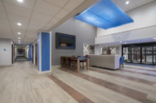 Holiday Inn Express & Suites COON RAPIDS-BLAINE AREA by IHG