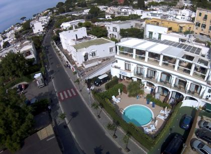 Capri Bougainville