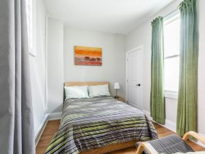 Stylish 2Br Apartment in The Heart of Hamilton 3