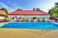Village Inn Clemmons/Winston Salem, Trademark by Wyndham - Pools