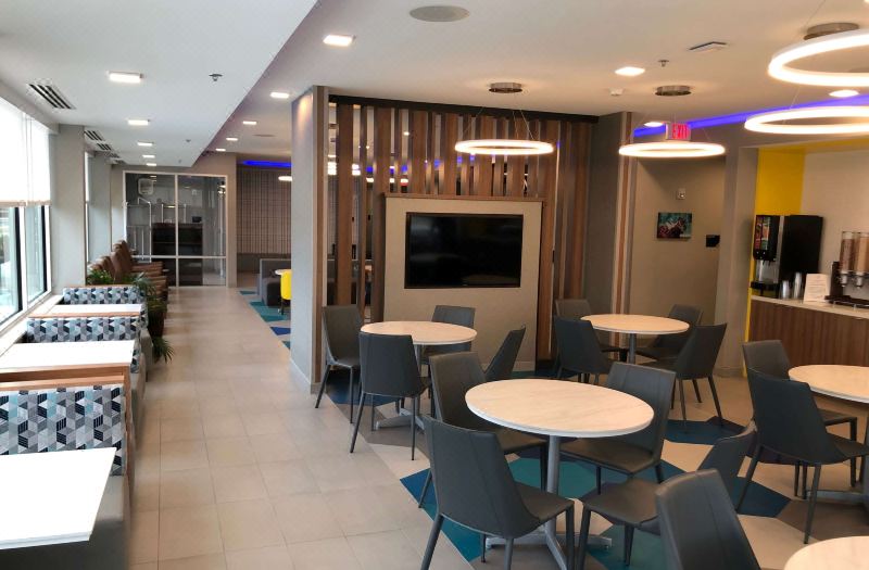Microtel Inn & Suites by Wyndham Hot Springs photo 3