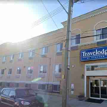 Travelodge by Wyndham Ozone Park Hotel Exterior