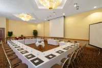 Days Inn & Suites by Wyndham Tallahassee Conf Center I-10