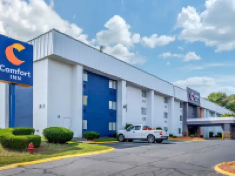 Comfort Inn South Hotels near Garfield Park Conservatory