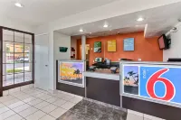 Motel 6 Salinas, CA - North Monterey Area - parking