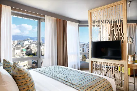 Zeus Wyndham Grand Athens