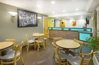 Super 8 by Wyndham Fortuna Hotels in Fortuna