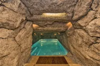 Glorious Hotel - Pools