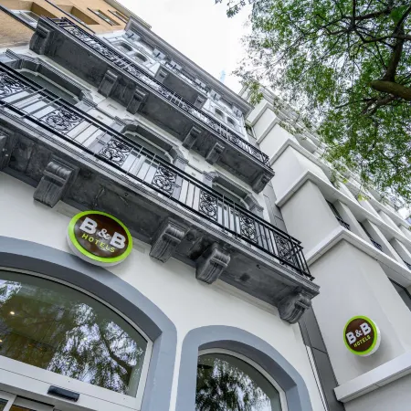 B&B Hotel Brussels Centre Gare du Midi Отели рядом с достопримечательностью «Станция метро Lemonnier»