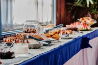 Golden Hills Vila Suzana - 朝食
