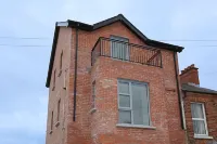 No1 Luxury Service Apartments Hotels near Nendrum College