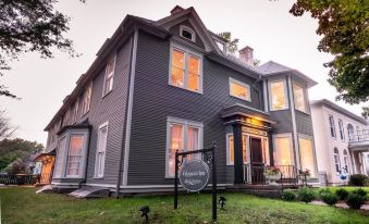 Valparaiso Inn Bed & Breakfast