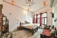 Hotel Devraj Niwas on Lake Pichola