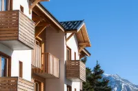 Sowell Family les Bergers Hotel dekat Couvent Saint Jean de Matha