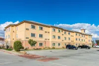 Studio 6 Bakersfield, CA Hotels near Outlets at Tejon