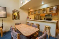 Townsend Place Condo 3 Minutes Walk to Beaver Creek VIllage by RedAwning