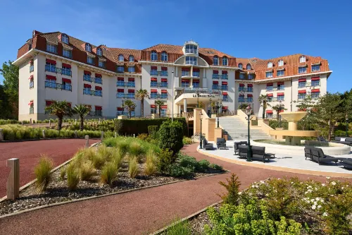 Le Grand Hôtel le Touquet-Paris-Plage Hotels in Camiers