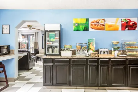 Quality Inn Stockbridge Atlanta South Отели рядом с достопримечательностью «Eagles Landing Country Club»