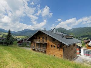 Alpen Select Lodge for 16-24 People