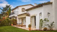 Hôtel & Restaurant Alain Llorca فنادق في La Colle-sur-Loup
