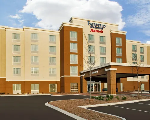 Fairfield Inn & Suites Toronto Mississauga Hotels near Apollo Convention Centre