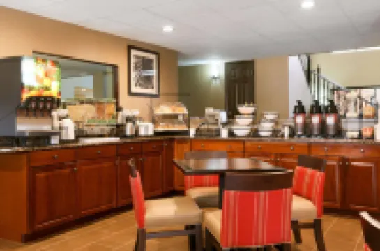 Comfort Inn & Suites Leeds I-20