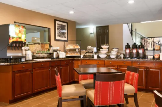 Comfort Inn & Suites Leeds I-20