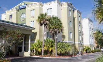 Days Inn & Suites by Wyndham Fort Pierce I-95