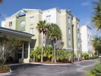 Days Inn & Suites by Wyndham Fort Pierce I-95