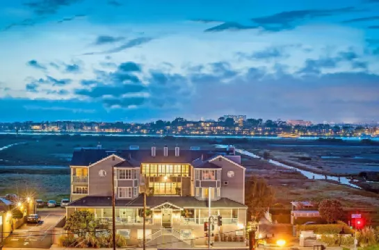 Inn at Playa del Rey Hotels near Ballona Wetlands