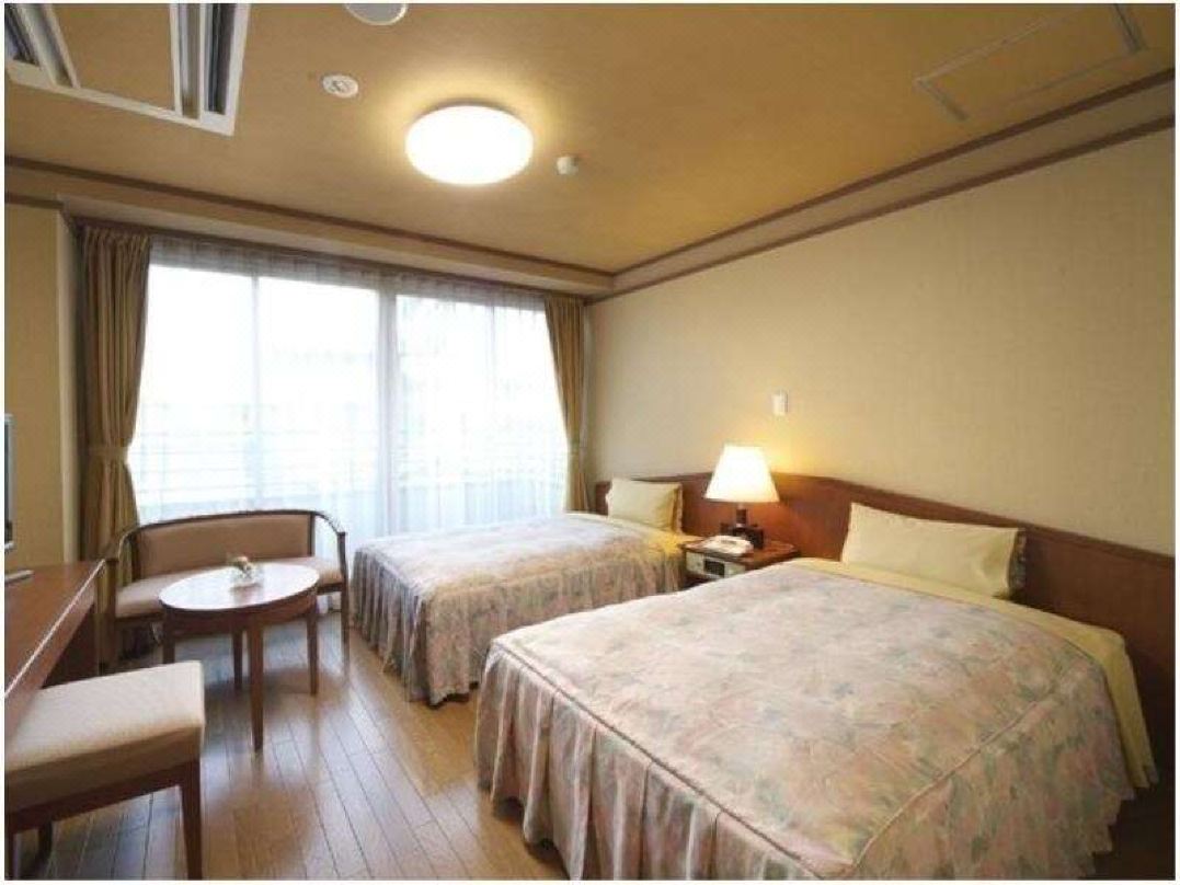 花水庭Ohya酒店（Ryokan Kasuitei - Ohya）酒店一共提供47間客房，有多款房型，全部均有露台、榻榻米地板。（trip.com）