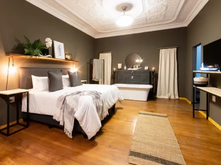 Royal Tree Guest House Отели в г. Почефструм