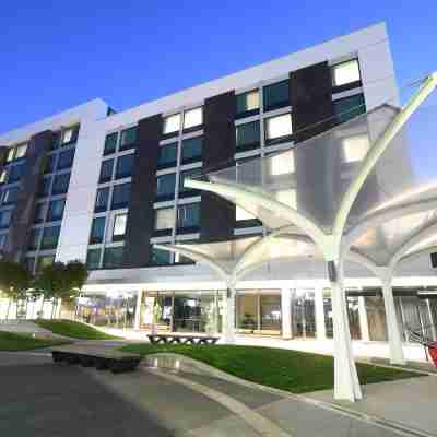 Quest Highbrook Hotel Exterior