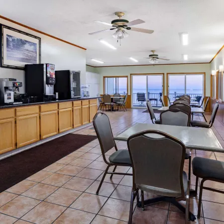 Days Inn & Suites by Wyndham St. Ignace Lakefront